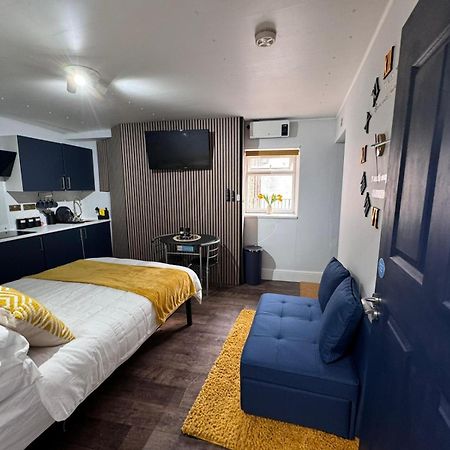 Newly Renovated Studio In Center Luton  Buitenkant foto