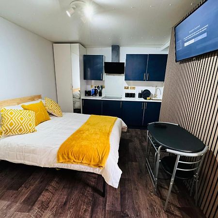 Newly Renovated Studio In Center Luton  Buitenkant foto