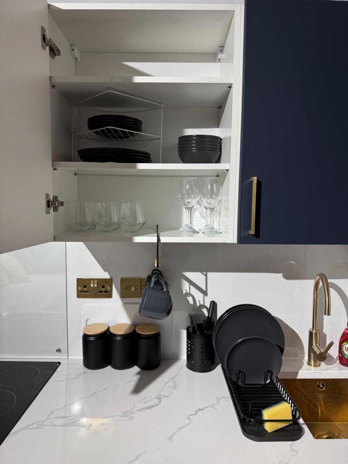 Newly Renovated Studio In Center Luton  Buitenkant foto