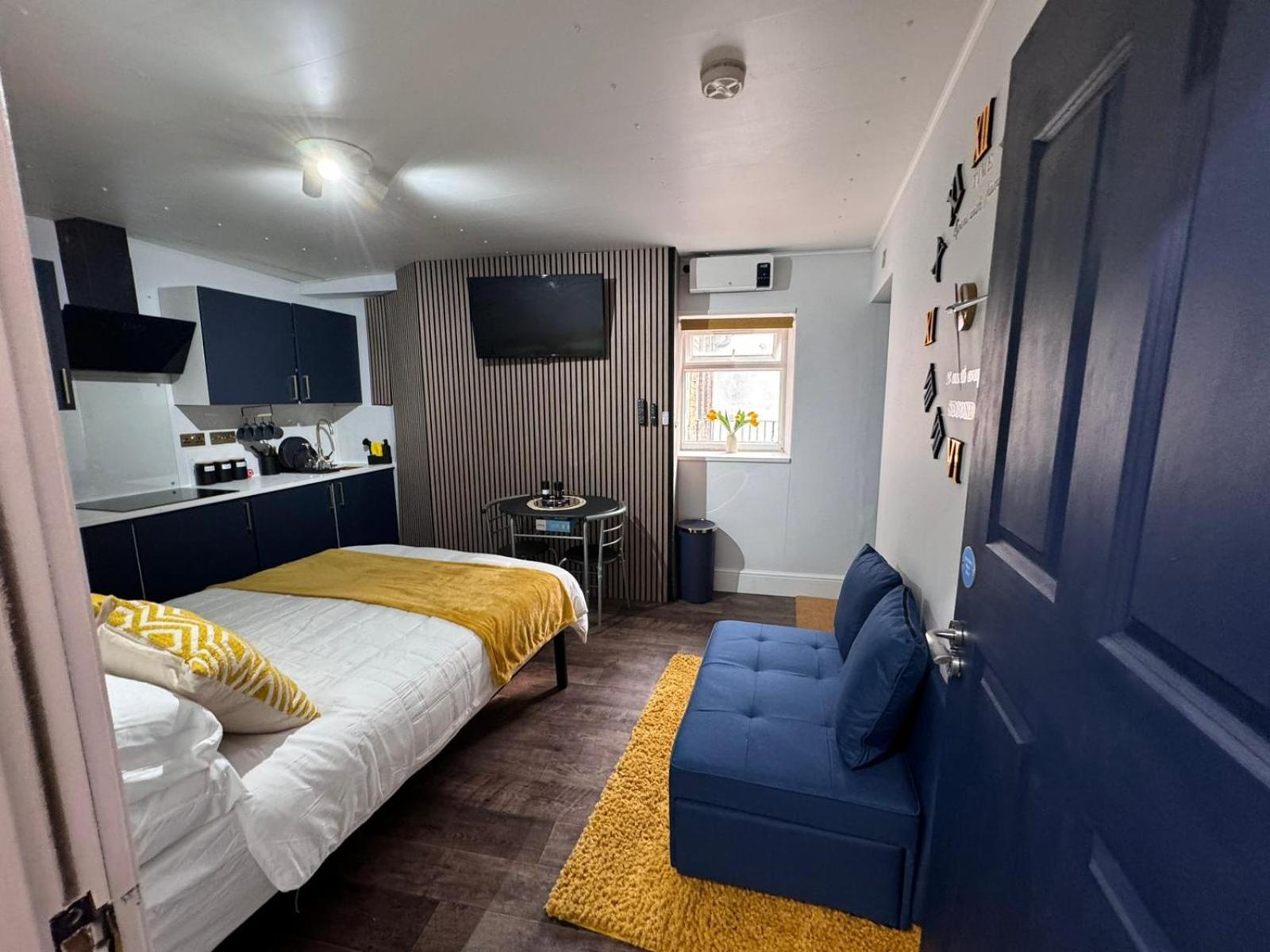 Newly Renovated Studio In Center Luton  Buitenkant foto