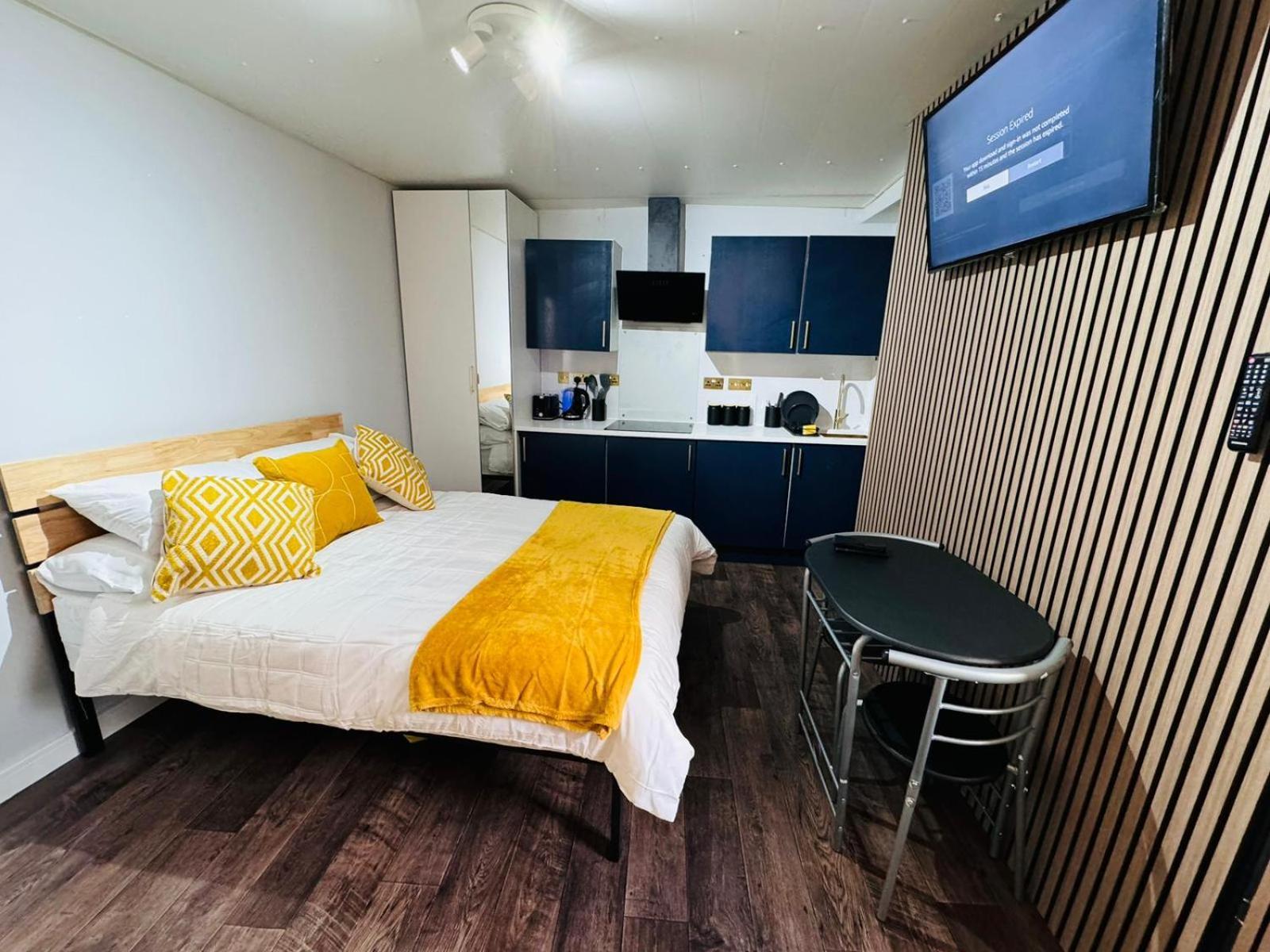 Newly Renovated Studio In Center Luton  Buitenkant foto